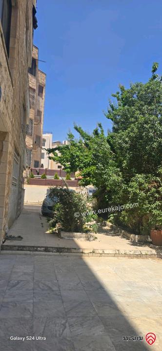 عمارة على ارض 820م للبيع في عمان - أم أذينة