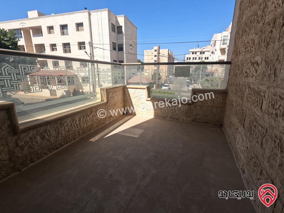 شقة مميزة مساحة 220م طابق أول للبيع في عمان - الشميساني