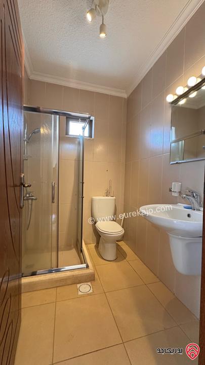 شقة طابق اخير مساحة 187م مع رووف منفصل 48م وترس 110م للبيع في عمان - مرج الحمام