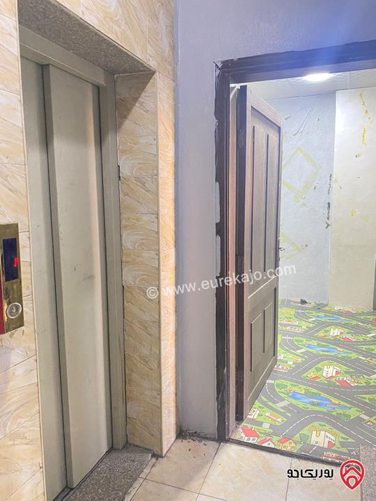 مكاتب بمساحات مختلفة للايجار في الزرقاء الجديدة شارع الكرامة