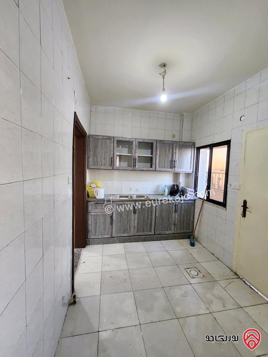 شقة طابق ثالث مساحة 130م داخلي و ترس 60م للبيع في عمان - ضاحية الحاج حسن 