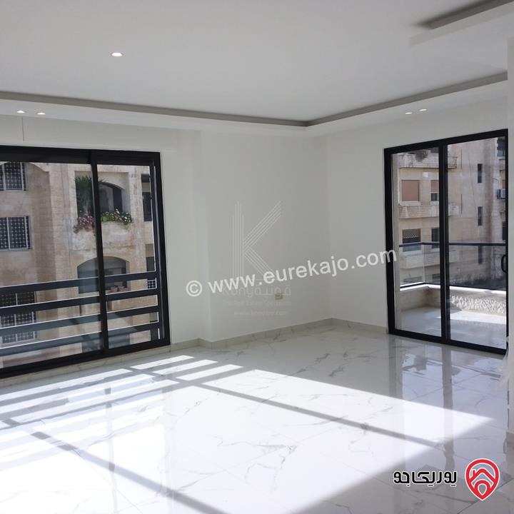 شقة فاخرة طابق ارضي مساحة 255م للبيع في عمان - ام اذينة مع تشطيبات حديثة