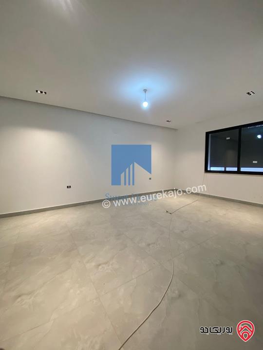 شقة أرضية طابقية مساحة 306م مع ترسات 200م ومسبح لم تسكن للبيع في عمان - أم السماق