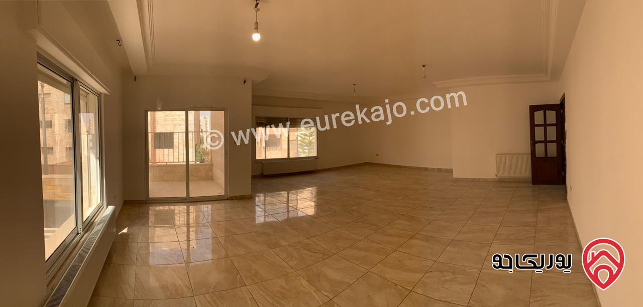 شقة مساحة 240م طابق أول للبيع في خلدا 
