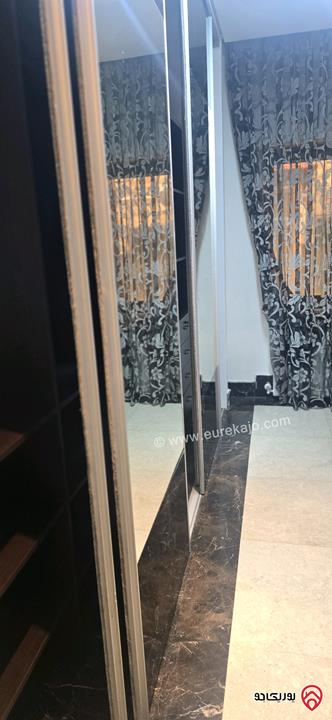 شقة أرضية مساحة 221م داخلي و 80م خارجي للبيع في عمان - أم السماق