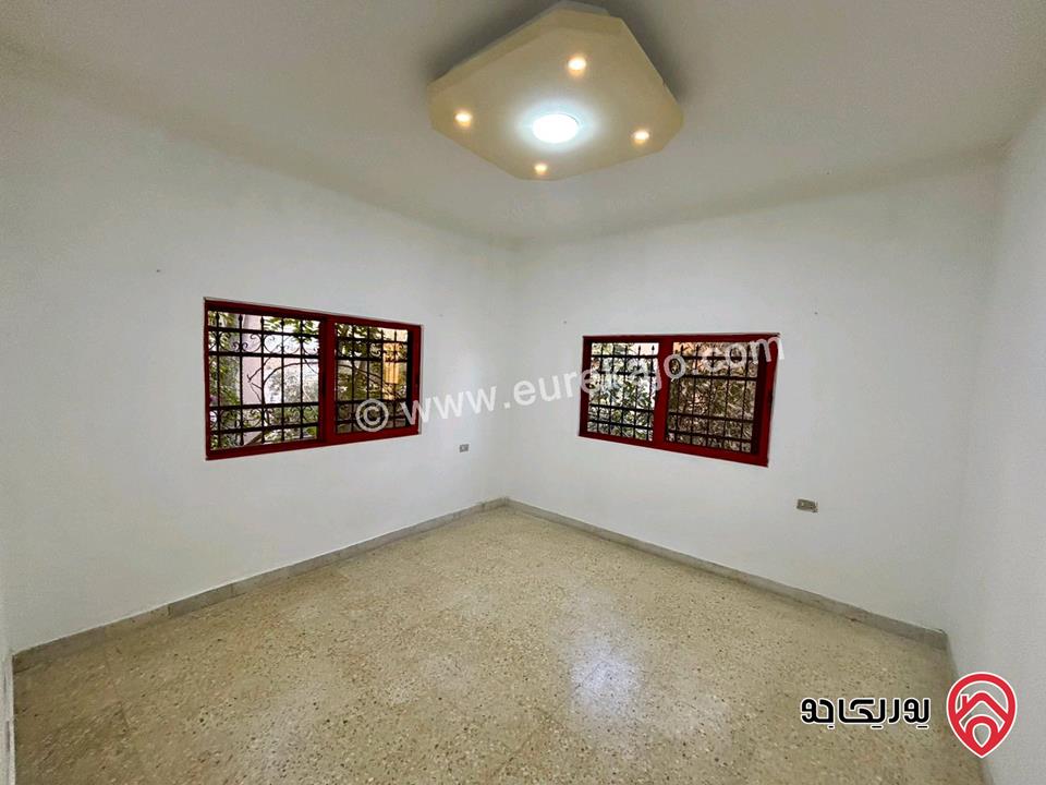 شقة فارغة مساحة 117م طابق اول للبيع في عمان - ماركا الشمالية - حي العبدللات
