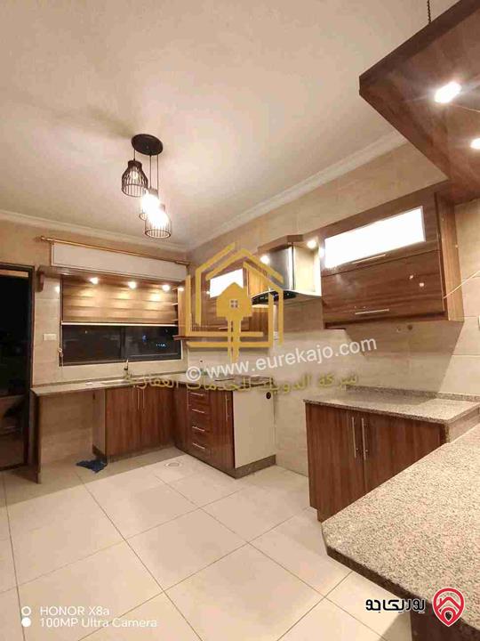 شقة سوبر ديلوكس طابق ارضي معلق مساحة 190م للإيجار في عمان - ام السماق 