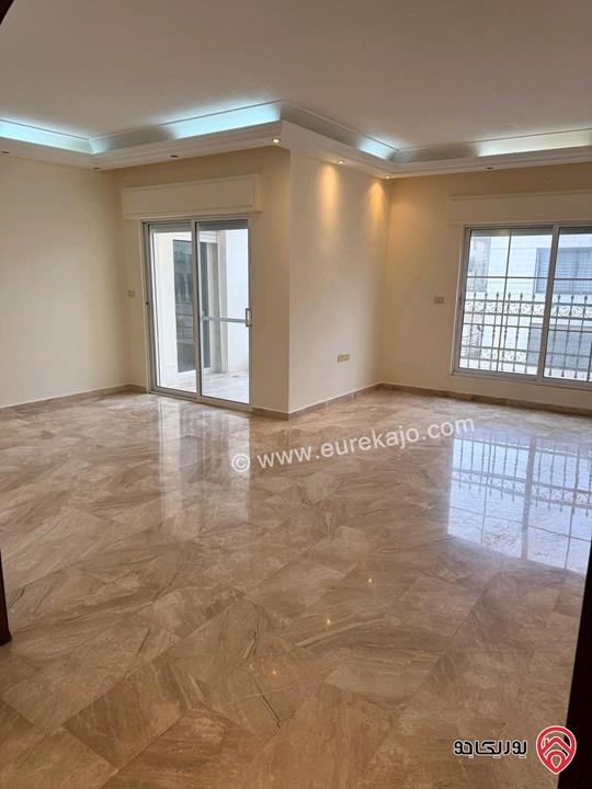 شقة فارغة طابق ثالث مساحة 190م للايجار في عمان - الكرسي
