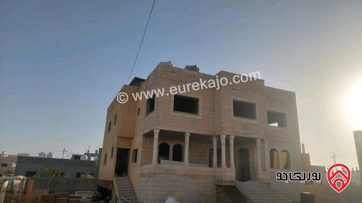 بناية سكنية مكونة من 4 طوابق على أرض 853م للبيع في مادبا - الحي الشرقي