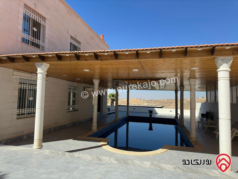 فيلا ومزرعة مميزة جدا مساحة الأرض 3 دونم و 460م ومساحة البناء 450م للبيع في الزرقاء - الكمشة فوق شارع الأردن بجانب مطعم سوار الياسمين 
