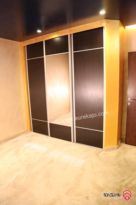 شقة طابق ثالث مساحة 190م مع روف 70م للبيع في عمان - ضاحية الرشيد 