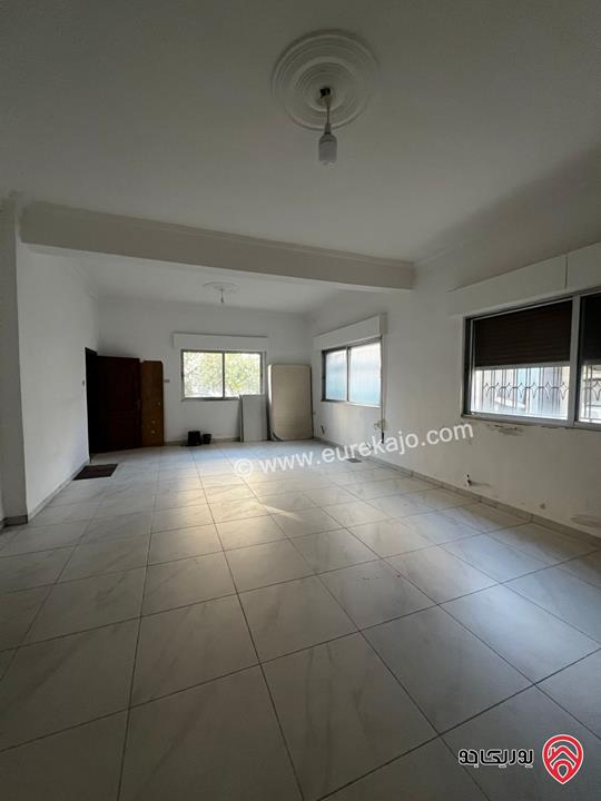 شقة طابقية ارضية مساحة 200م للايجار في عمان - ام اذينة