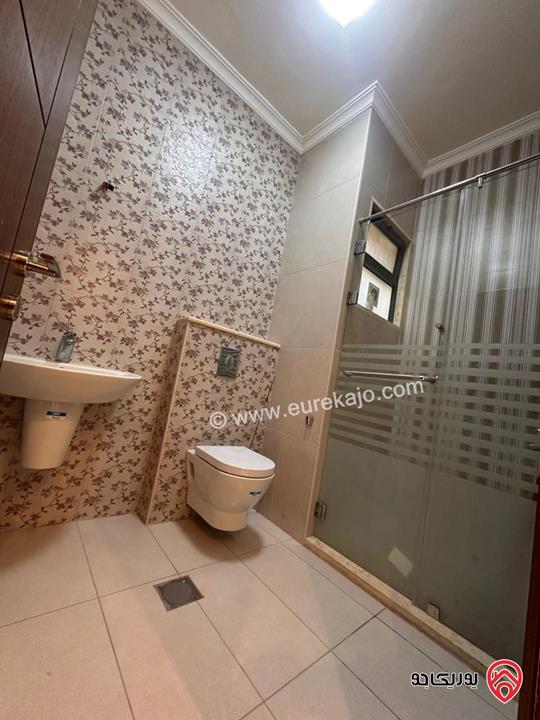 شقة طابق ثالث مع روف مساحة 180م للايجار في عمان - خلدا