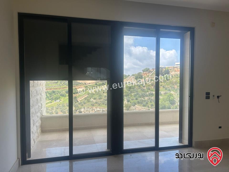 فيلا مساحة 700م على أرض 500م للبيع في عمان - دابوق تشطيب فندقي