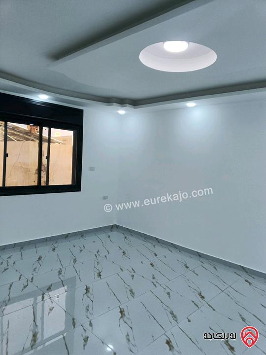 شقة طابق ثالث دوبلكس فخمة مساحة 200م لم تسكن للبيع في الزرقاء الجديدة