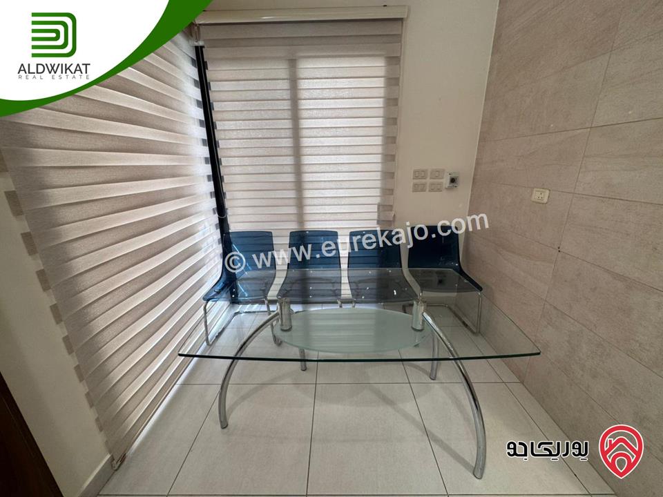 فيلا متلاصقة للبيع او للايجار في عبدون قرب الاسفاره الامريكيه مساحة الارض 500م ومساحة البناء 700م ومساحة الحديقة 200م موقع مميز واطلالة خلابة منطقة فلل واصل جميع الخدمات 