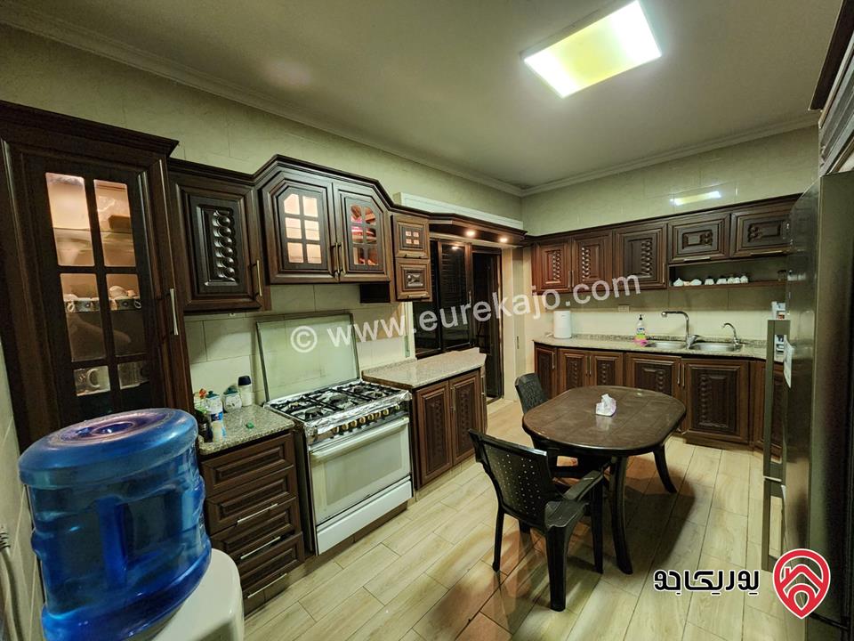 شقة طابقية  رووف كامل مساحة 300م للبيع في عمان - الشميساني