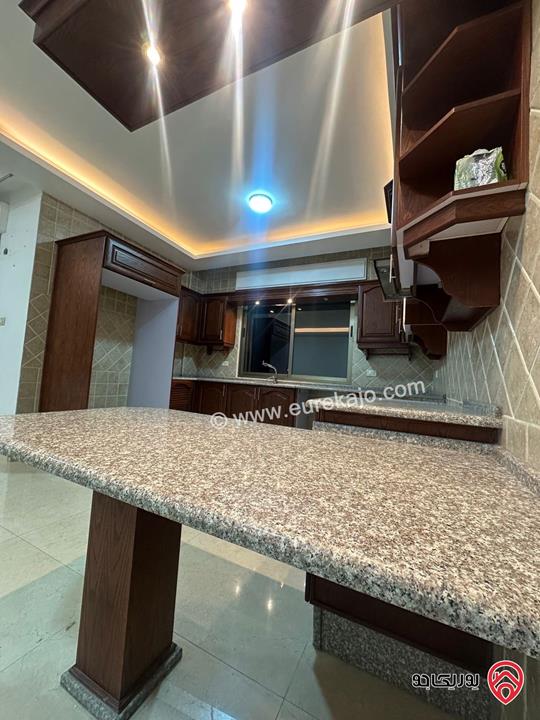 شقة طابق ثالث مساحة 120م للايجار في عمان - ام السماق 