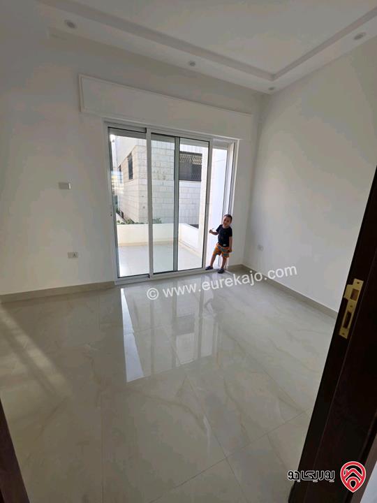 فيلا مساحة 300م على أرض 500م للايجار في عمان - أم السماق خلف مجع جبر بالقرب من نادي فتنس 