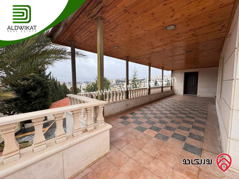 طابق من فيلا للايجار في عمان - دابوق المساحة 350م ، الحديقة 200م ، الترس 100م منطقه مطلة وفلل حديثة