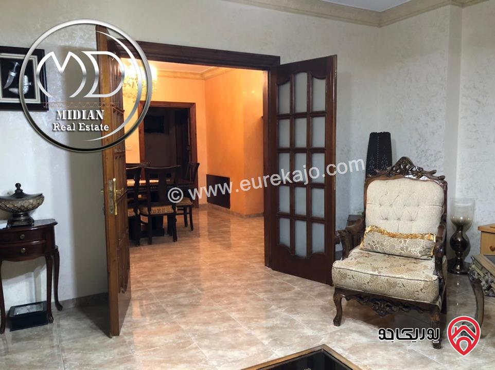 شقة شبه ارضي مفروشة للايجار في عمان - ضاحية الرشيد مساحة 180م مع ترس 60م تشطيبات و فرش سوبر ديلوكس