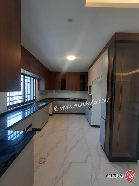 شقة طابق ثالث مساحة 200م مع روف غير مبني 100م للايجار في عمان - تلاع العلي 