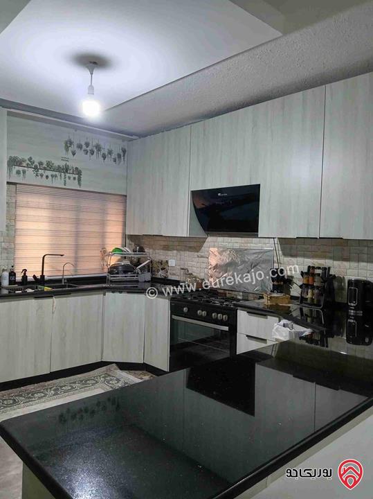 شقة أرضية مساحة 150م داخلي و 90م خارجي للبيع في عمان - ام نوارة 