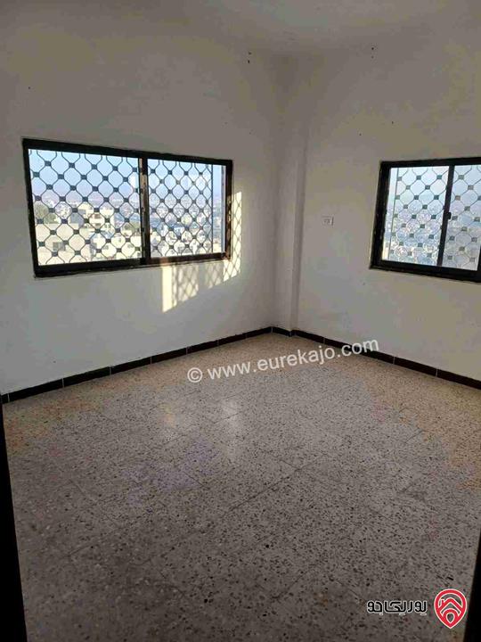 شقة مساحة 111م للايجار في الزرقاء الجديدة طريق بانوراما الجبل لعرسان أو عيلة صغيرة