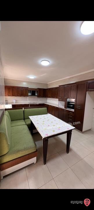 شقه فاخرة أخير مع روف مساحة 275م + 45م ترسات درج داخلي للبيع في عمان - ضاحية النخيل