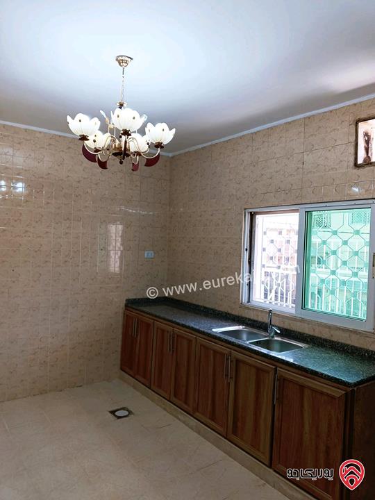 شقة طابق اول مساحة 131م للبيع في الزرقاء الجديدة