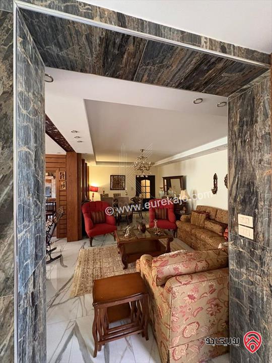 شقة مميزة شبه ارضية مساحة 197م داخلي و 150م خارجي للبيع في عمان - مرج الحمام / الطبقة