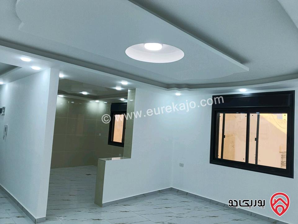 شقة طابق ثالث دوبلكس فخمة مساحة 200م لم تسكن للبيع في الزرقاء الجديدة