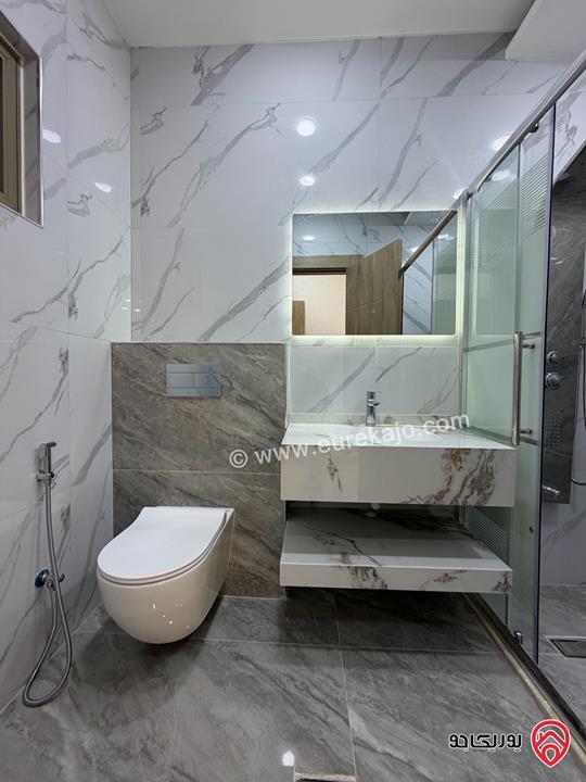 شقة طابق اول مساحة داخلية 150 متر سوبر ديلوكس للبيع في عمان - طبربور 