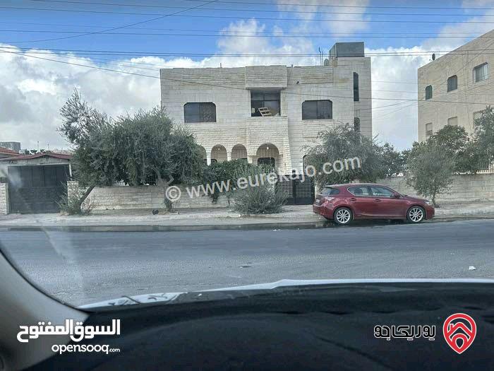 منزل مستقل فيلا مكون من 3 طوابق على أرض 993م للبيع في عمان - أبو علندا