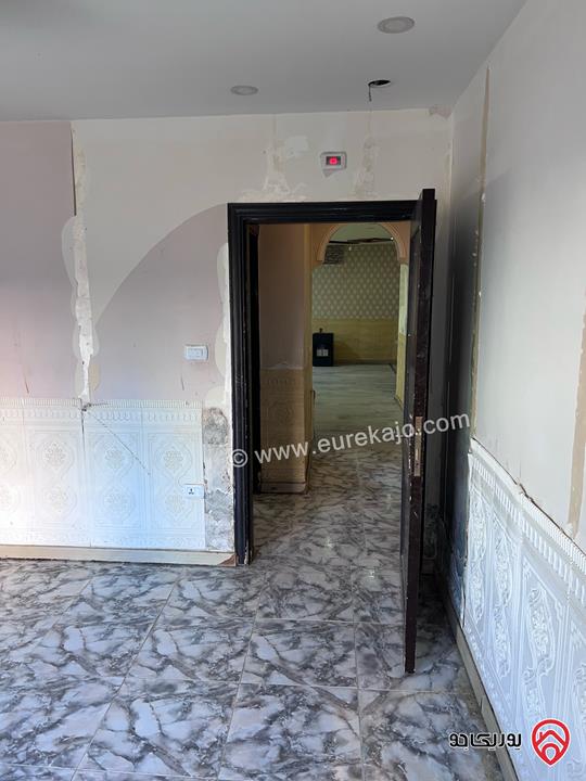 شقة شبه أرضية مساحة 100م داخلي و 100م خارجي للبيع في عمان - الجبيهة 