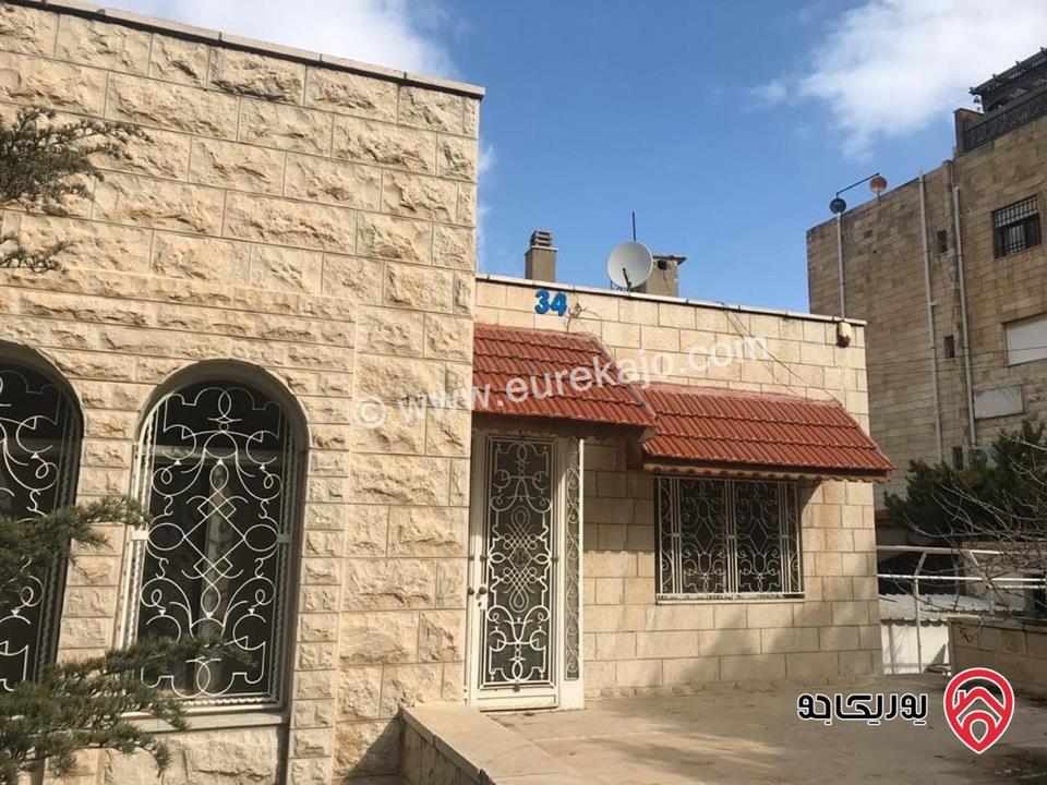 فيلا طابقين مساحة 800م على ارض 1 دونم للبيع في منطقة سكنية هادئة في عمان - الجاردنز