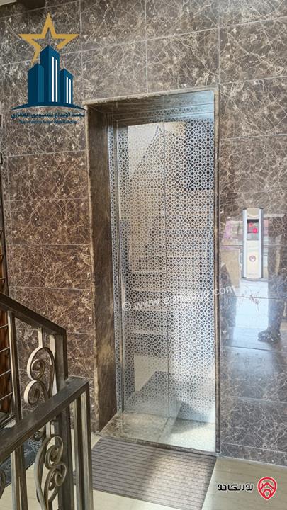 شـــقــة طــابـق ثـالث فنـي مساحة 155م للـبيع في عمان - الجاردنز