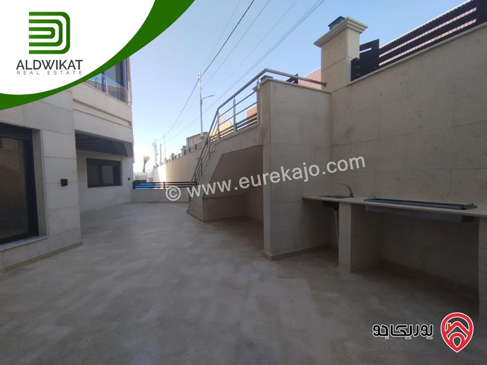 شقة للبيع في عمان - رجم عميش/قصر الصنوبر طابق تسوية مساحة البناء 280م ومساحة الترس 140م