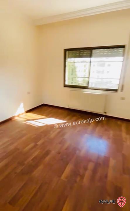 شقة طابق أرضي على مستوى الشارع مساحة 200م للبيع في عمان - خلدا 