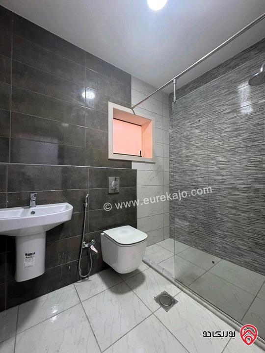 شقة ديلوكس طابق تسوية مساحة 180م داخلي و 40م خارجي للايجار في عمان - مرج الحمام 