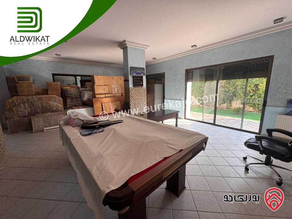 فيلا مساحة الارض 1600م ومساحة البناء 1100م مساحة الحديقة 400م للبيع في السلط - منطقة السرو 