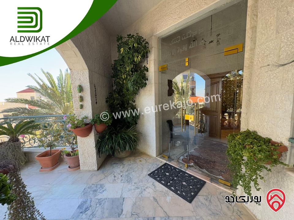فيلا مساحة الارض 760م ومساحة البناء 800م ومساحة الحديقة 400م للبيع في عمان - الجبيهة/ خلف الجامعة الاردنية