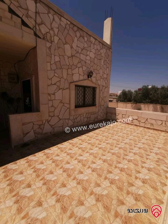 بيت طابقين مساحة 200م على أرض 600م للبيع في الزرقاء - الهاشمية الحي الشرقي عمر البناء 6 سنوات  