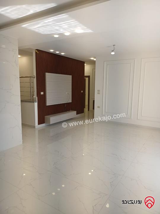 شقة مميزة سوبر ديلوكس طابق ثالث مع روف بناء جديد مساحة 196م للبيع في عمان - المقابلين