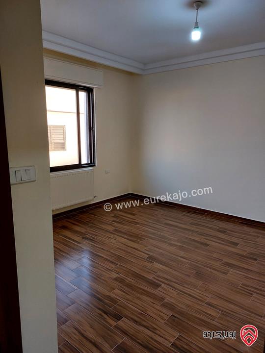 شقة مساحة 210م طابق ثالث للبيع في عمان - طريق المطار من المالك مباشرة