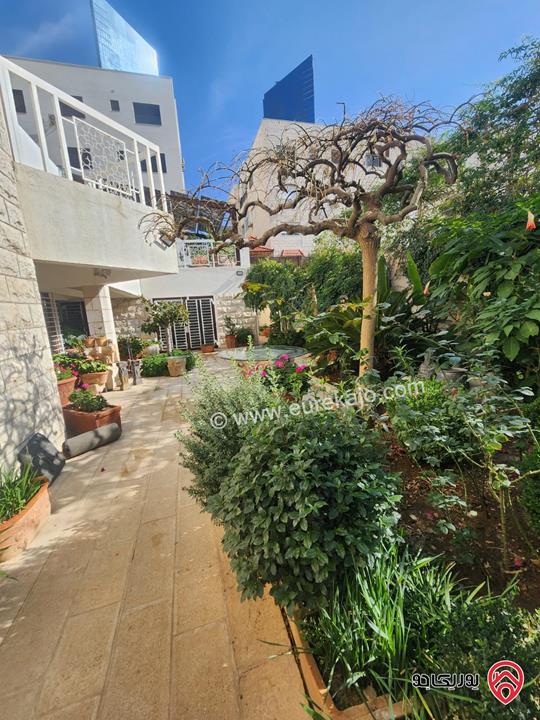 فيلا راقية مساحة 520م على أرض 830م للبيع في عمان - أم أذينة