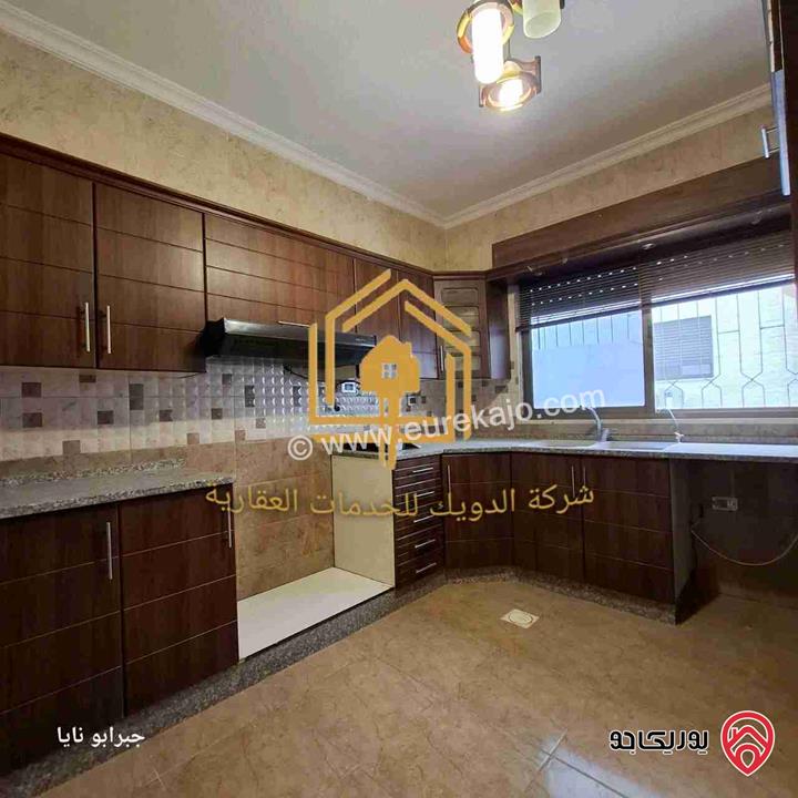 شقة فارغة طابق ارضي مساحة 130م مع ترس 15م للإيجار في عمان - تلاع العلي 