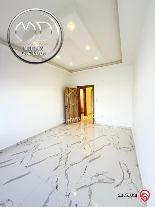 شقق ارضية و شبه ارضي جديدة للبيع في عمان - خلدا مساحات 220م مع تراسات و حدائق تشطيبات و ديكورات فاخرة امكانية الأقساط