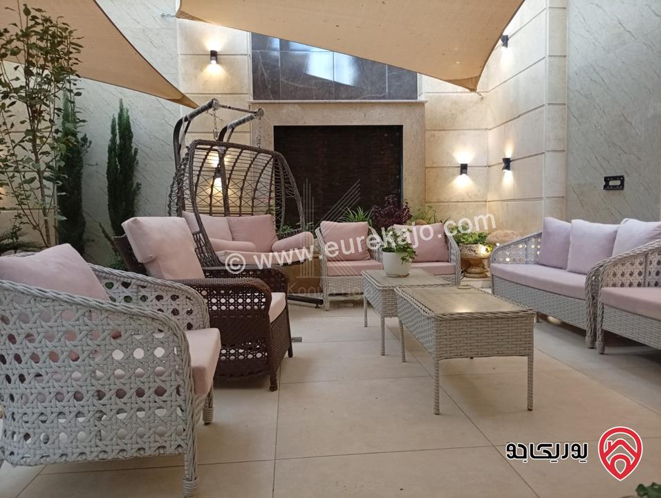 شقة فاخرة شبه أرضية مساحة 221م داخلي و 280م خارجي للبيع في عمان - على طريق المطار