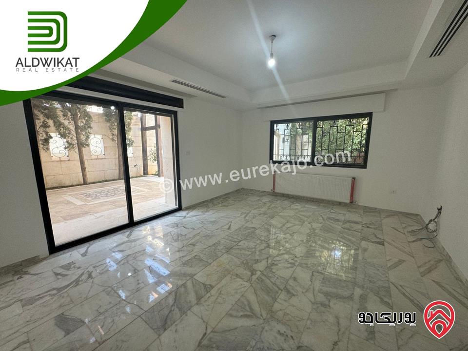 فيلا مستقلة للبيع في عمان - ام السماق مساحة الارض 1250م ومساحة البناء 670م ومساحة الحديقة 750م ومساحة الترس 200م